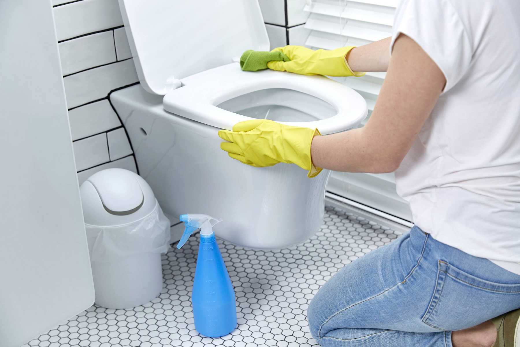 Mẹo vệ sinh toilet đơn giản, sạch bẩn thơm tho suốt 30 ngày chỉ trong vòng một nốt nhạc