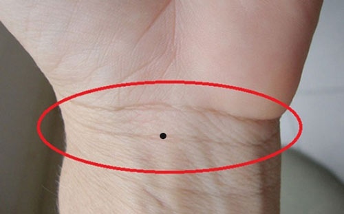 Có những câu chuyện hay ho về mụn ruồi ở tay trong văn hóa dân gian không?
