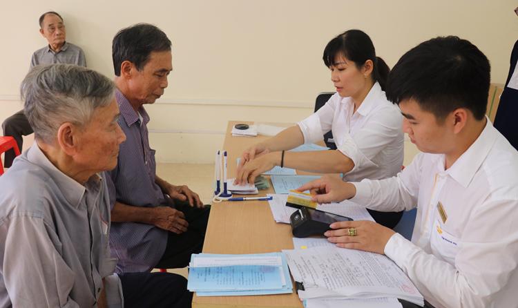 3 đối tượng tạm dừng nhận lương hưu, 2 đối tượng không được nhận trợ cấp xã hội, người dân ai cũng nên biết