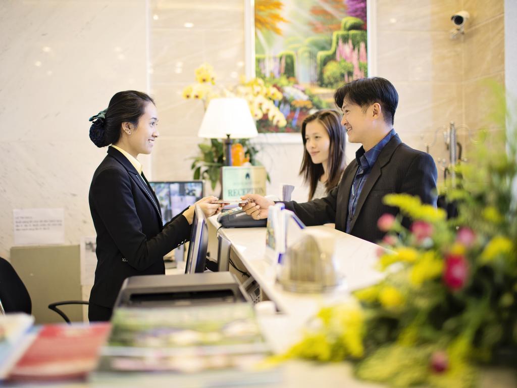 Tại sao lễ tân khách sạn thường thông báo hết phòng với các cặp đôi hỏi thuê vào đêm khuya?