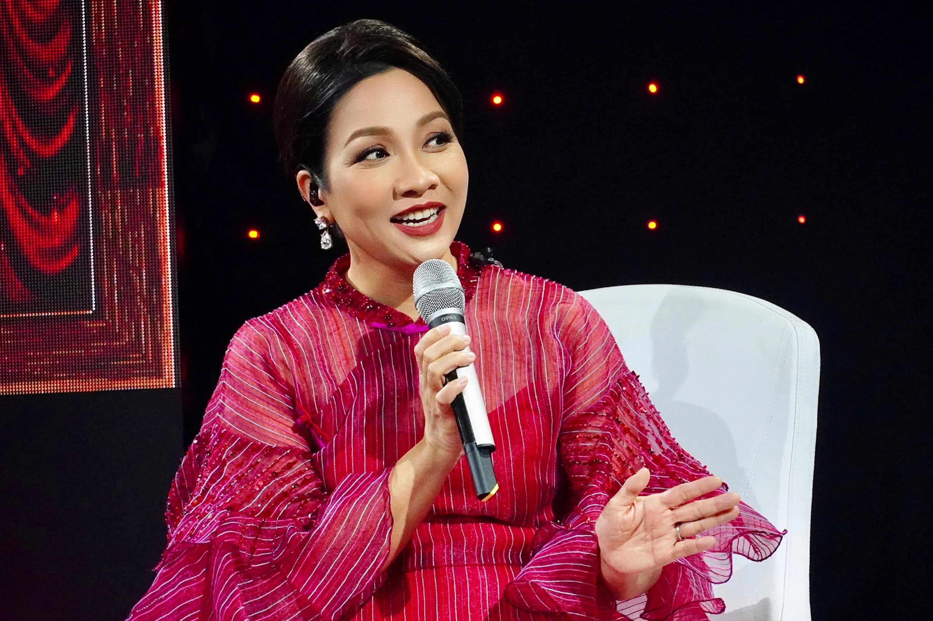 Diva Mỹ Linh U50, nhảy không tốt vẫn tham gia Chị đẹp đạp gió rẽ sóng ...