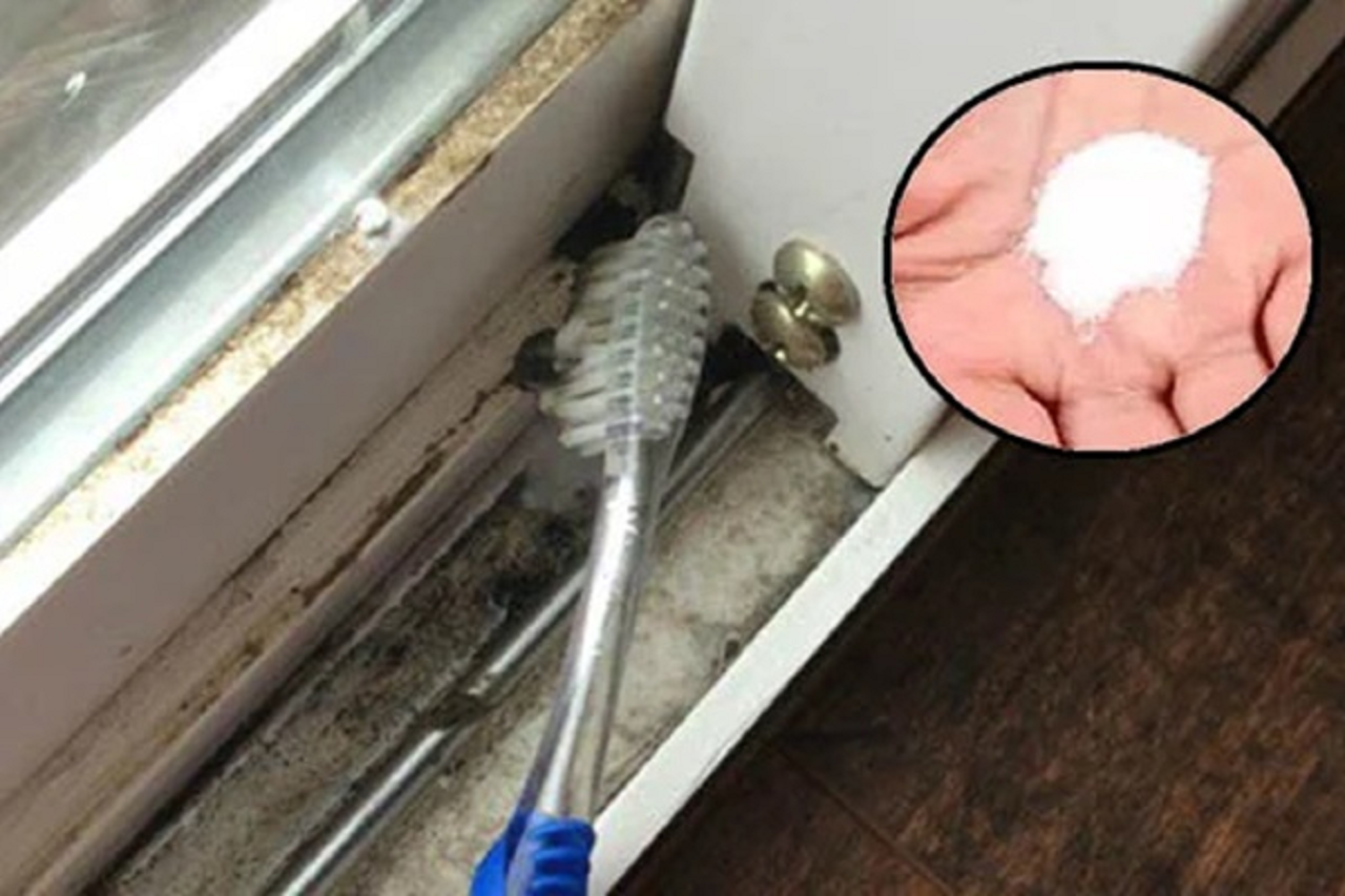 Rắc muối vào khe cửa, tưởng vô bổ, sau 1 đêm thấy ngay công dụng quý hơn vàng