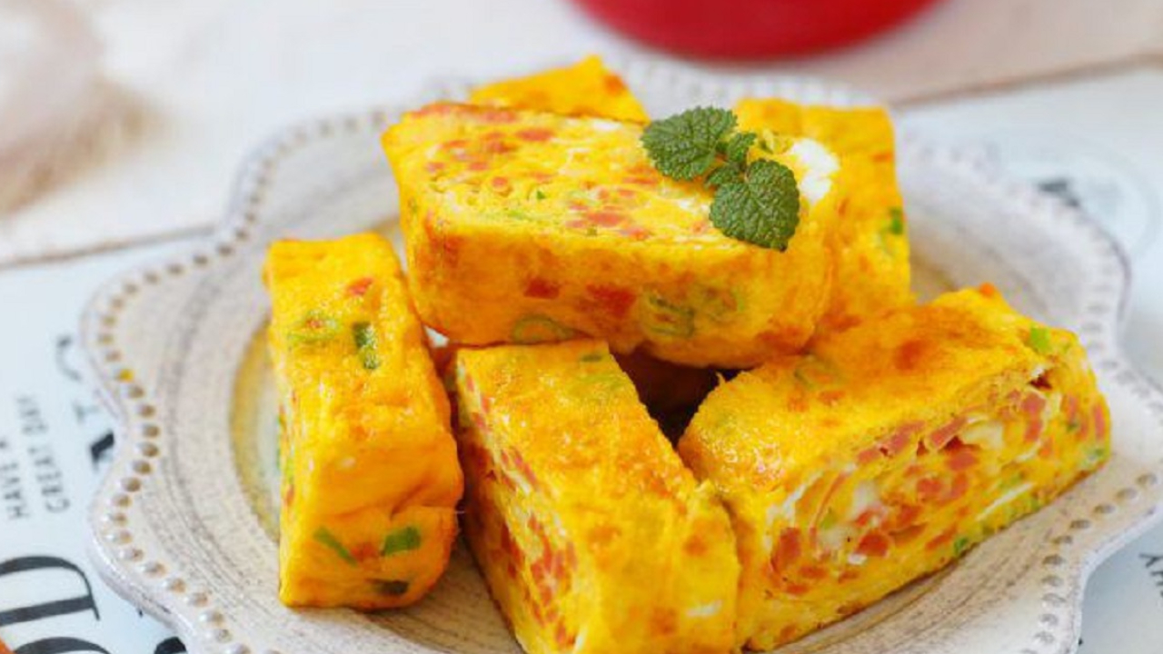 Rán trứng chỉ cần thêm thứ này vào, trứng xốp mịn nở phồng, 2 quả mà ...