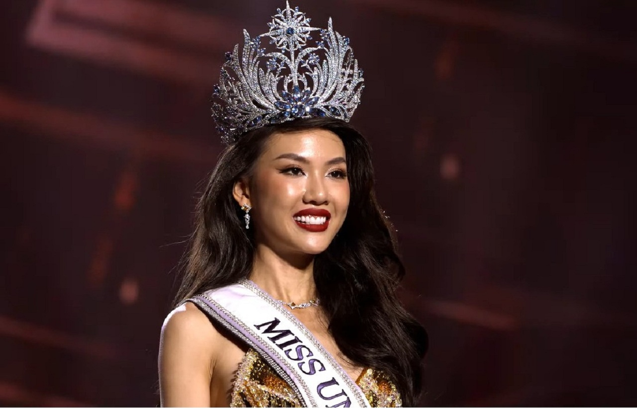 Bùi Quỳnh Hoa đăng quang Miss Universe Vietnam