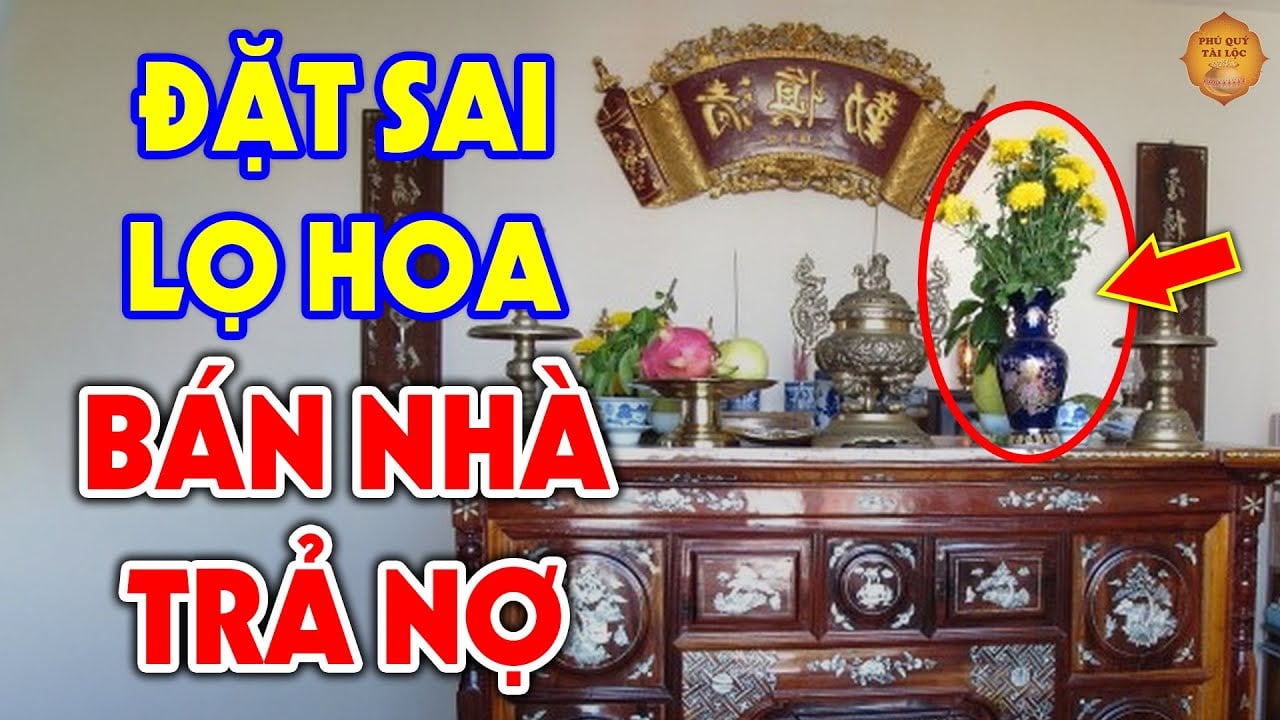 Đặt lọ hoa lên bàn thờ nhất trái, nhì phải: Tưởng đơn giản nhưng nhiều nhà làm sai, mất hết phúc lộc